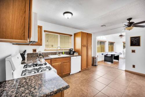 Centrally located Spacious Vacation Hom 13 m strip, Las Vegas (photo 6)