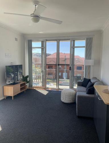 Eloura Gardens 100m to Beach in Cronulla