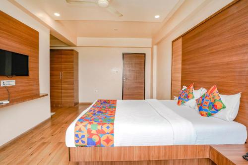 FabHotel Mahadev Residency