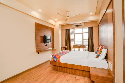 FabHotel Mahadev Residency