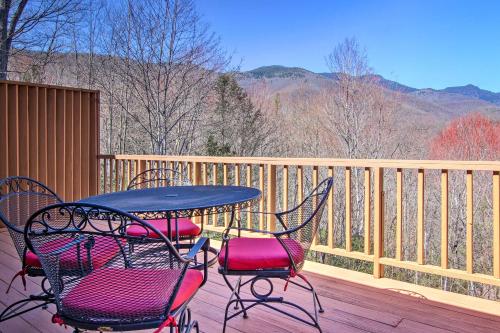 Quiet Burnsville Cabin with Deck and Mountain Views! in Busick, USA