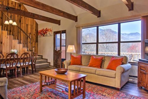 Quiet Burnsville Cabin with Deck and Mountain Views! in Busick, USA