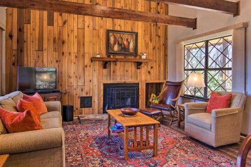 Quiet Burnsville Cabin with Deck and Mountain Views! in Busick, USA