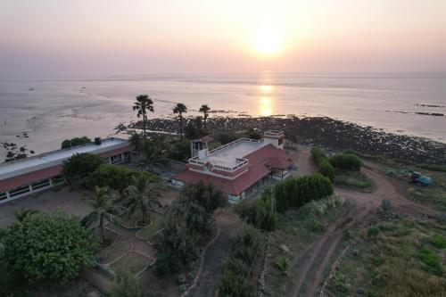 Gopnath Bungalow - A sea view Hotel in Gopnath Beach