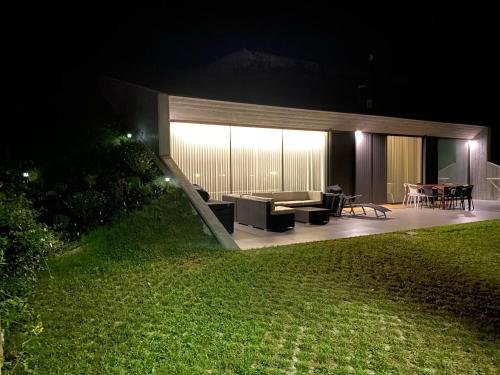 La Casa de Hierba - Casa de campo de diseño con jardín y wifi cerca de las playas de Llanes