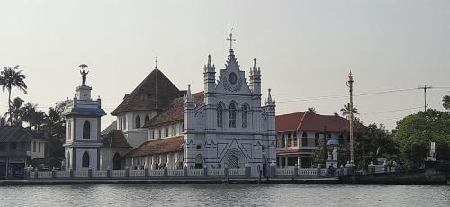 Kallupurackal Heritage Island Home By Lexstays