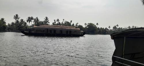 Kallupurackal Heritage Island Home By Lexstays