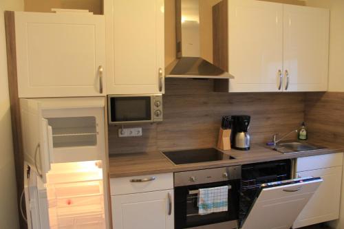 廚房, 朗德貝爾格勒克公寓 (Ferienwohnung Landsberg am Lech) in 萊希河畔蘭茨貝格