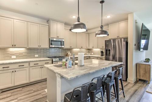 Family Townhome about 7 Mi to Lewisville Lake! in Frisco, USA