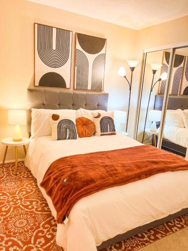 Stylish 2 bedroom near Ontario Airport in Fontana, USA