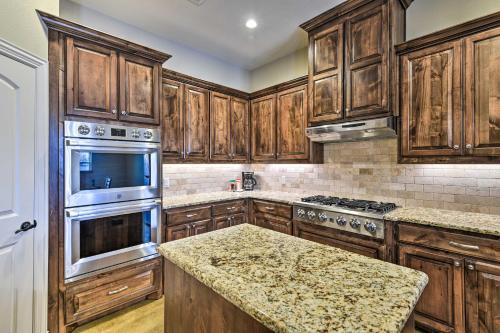 Secluded Krum Home, 18 Mi to Lake Ray Roberts in Krum, USA