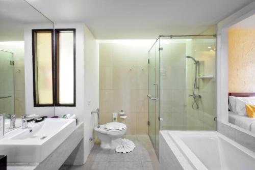 room detail thumbnail 2