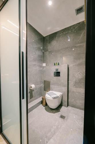 Executive Triple Room Ground Floor image 3