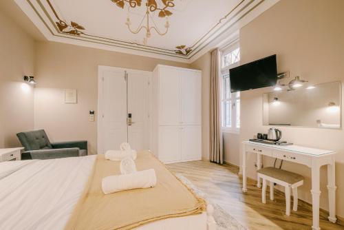 Executive Triple Room Ground Floor image 9
