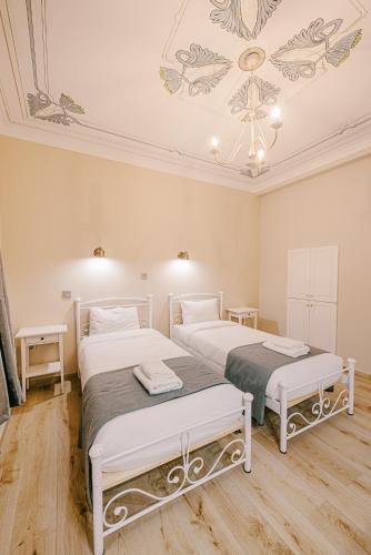 Twin Room - Disability Access Ground Floor image 8