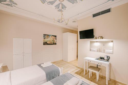 Twin Room - Disability Access Ground Floor image 6