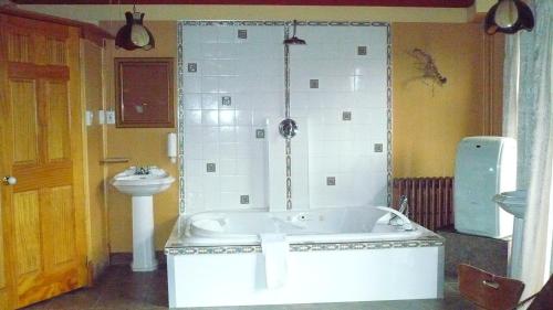 King Room with Spa Bath