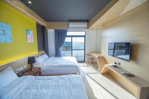 3 double beds