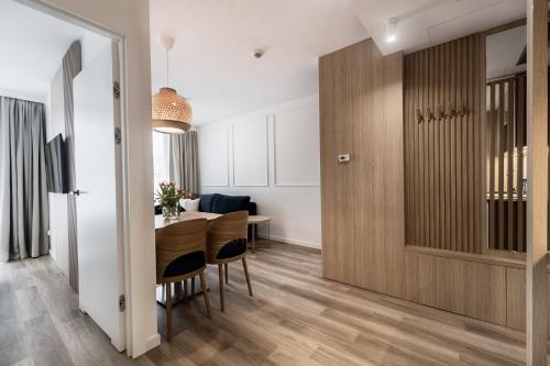 Deluxe Apartment with Balcony image 10