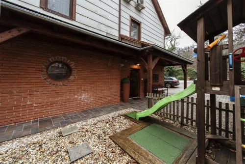 Näkymä ulkoa, Hilltop Wellness Villa-big garden, sauna, hot tube in Mecsekoldal