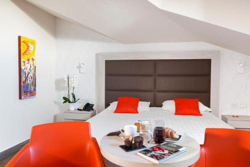 3 twin beds