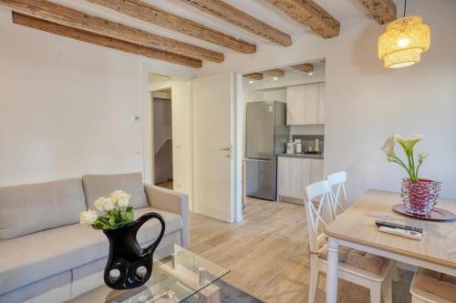 One-Bedroom Apartment image 10