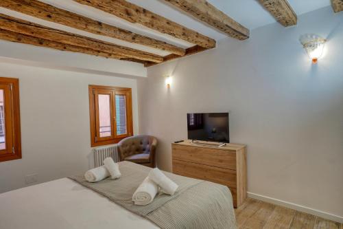 One-Bedroom Apartment image 7