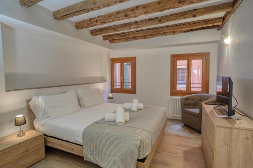 One-Bedroom Apartment image 5