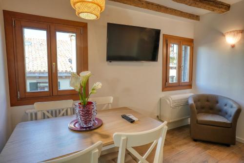 One-Bedroom Apartment image 4