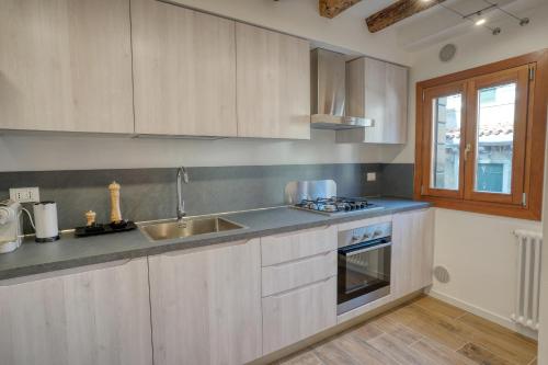 One-Bedroom Apartment image 3