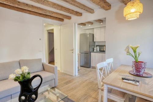 One-Bedroom Apartment image 2
