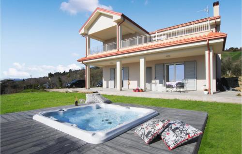 Awesome Home In Appignano Del Tronto With House A Panoramic View - Appignano del Tronto