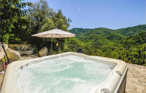 Peldbaseins, Amazing Apartment In Carcheto Brustico in Piedicroce