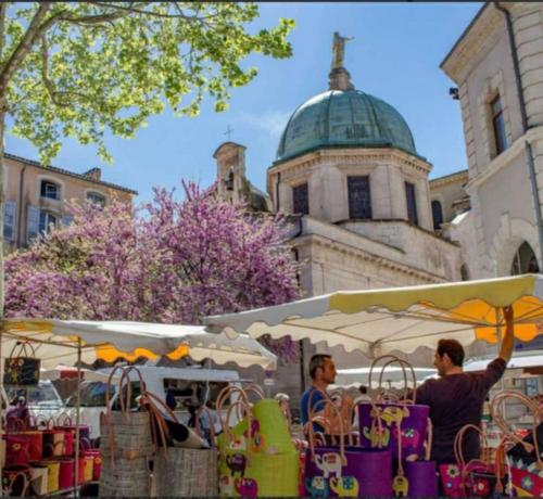 Apt en Luberon avec garage privé