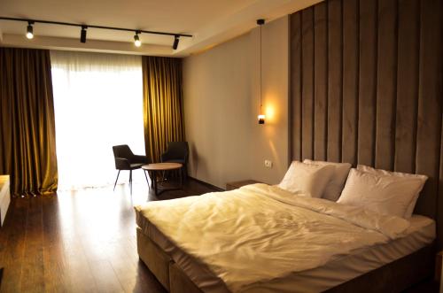 Suite with Lake View