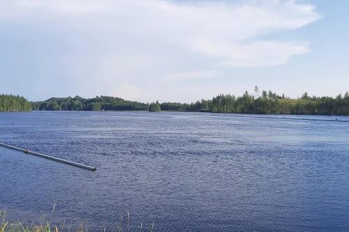 Villa Mäntysaari luonnonrauhaa kaupungin lähellä.