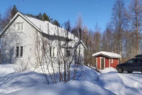 Villa Mäntysaari luonnonrauhaa kaupungin lähellä.