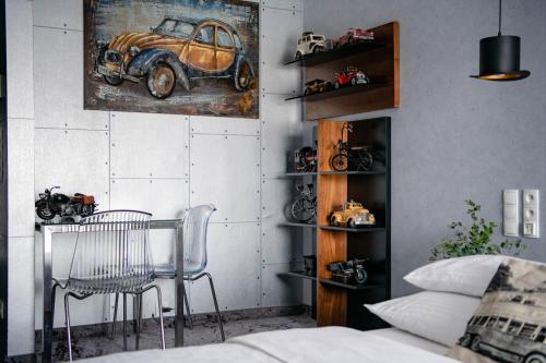 1 king bed, 1 sofa bed