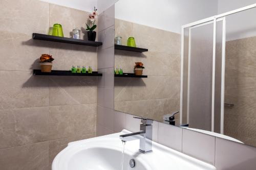 Jo Marinis Rooms - image 11