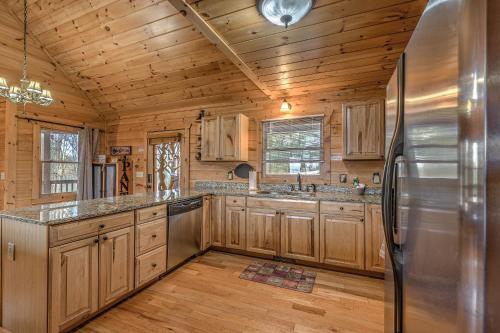 Cozy Blue Ridge Cabin in Heart of the Mountains in Blue Ridge, USA