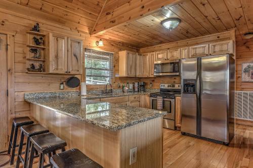 Cozy Blue Ridge Cabin in Heart of the Mountains in Blue Ridge, USA