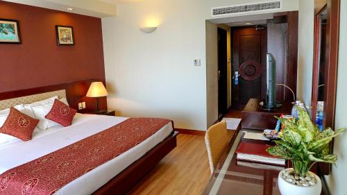 Superior Double Room with Sea View image 5