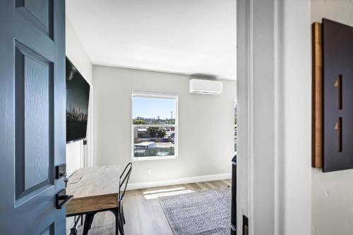 Single Bedroom - King Size. Heart of Downtown Vista in Vista, USA