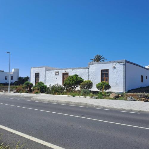 Casona La Orilla 1908 Tías (Casona La Orilla 1908 Tias) in Tías