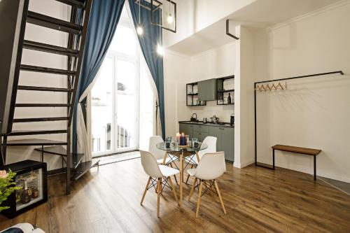 Facilities, Palà Suites near Via dei Tribunali