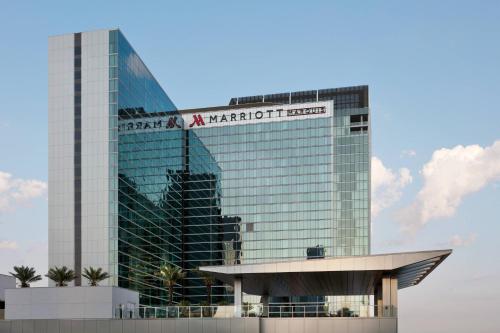 Marriott Marquis Houston - image 26