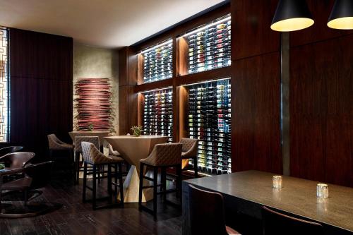 Marriott Marquis Houston - image 7