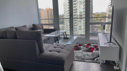 Exquisite Condo By Exhibition Place Downtown Toronto