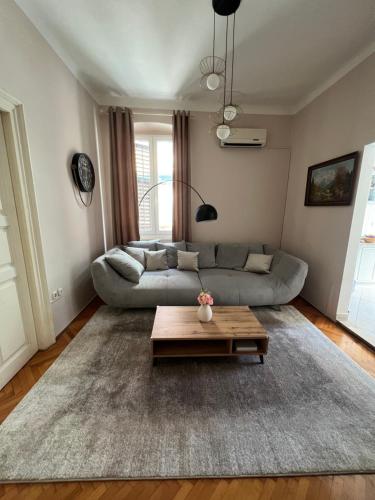  Apartman Sandra, Pension in Pula