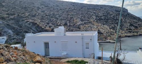 Droufakos’ home, Lux seafront apartment w. View